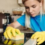 clean microwave with vinegar
