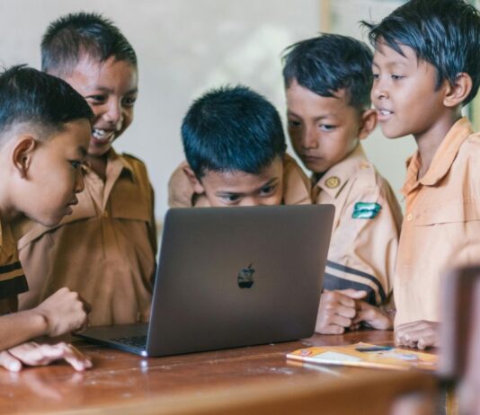ipad pro vs macbook air students