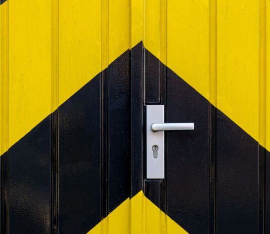 tighten loose doorknob