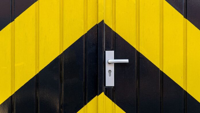 tighten loose doorknob