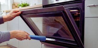clean between oven glass