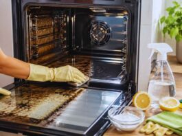 clean oven naturally