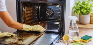 clean oven naturally